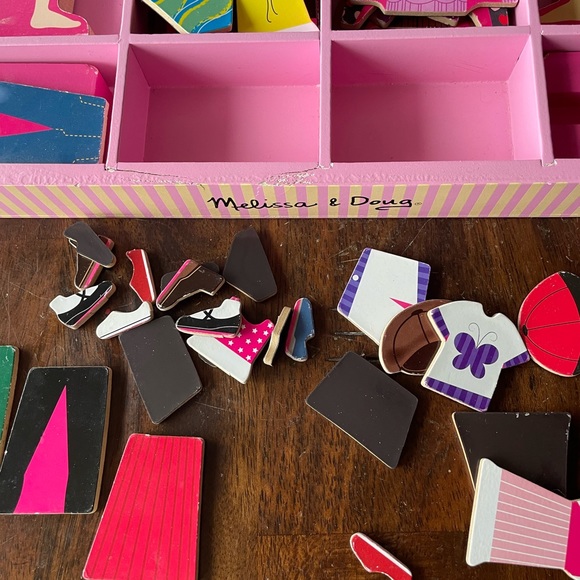 Melissa and Doug Abby and Emma deluxe magnetic wooden doll dress up playset - Picture 5 of 5